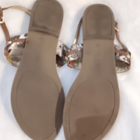 Women T Strap Logo Guess Sandals. - Picture 2 of 3